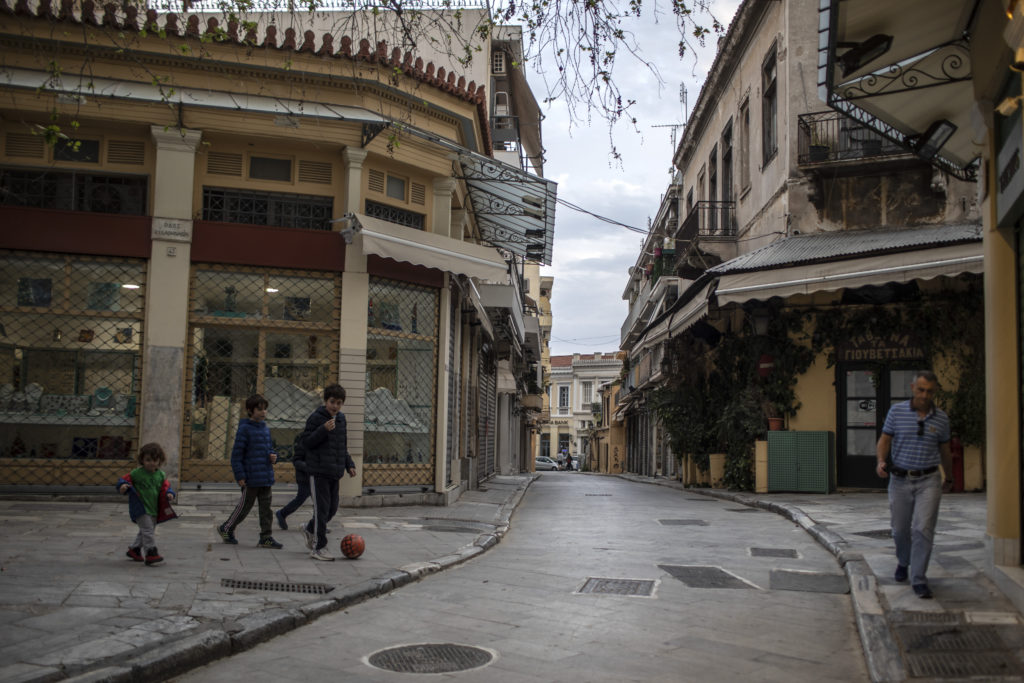 Ανοικτό το ενδεχόμενο lockdown στην Αττική αφήνει ο Πέτσας