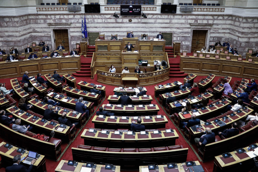 Βουλή: Υπερψηφίστηκε ο προϋπολογισμός με τις ψήφους της ΝΔ