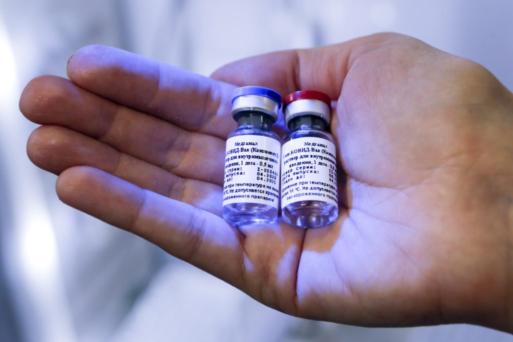 Κορονοϊός: Εγκρίθηκε η χορήγηση άδειας κατεπείγουσας χρήσης του εμβολίου της Moderna