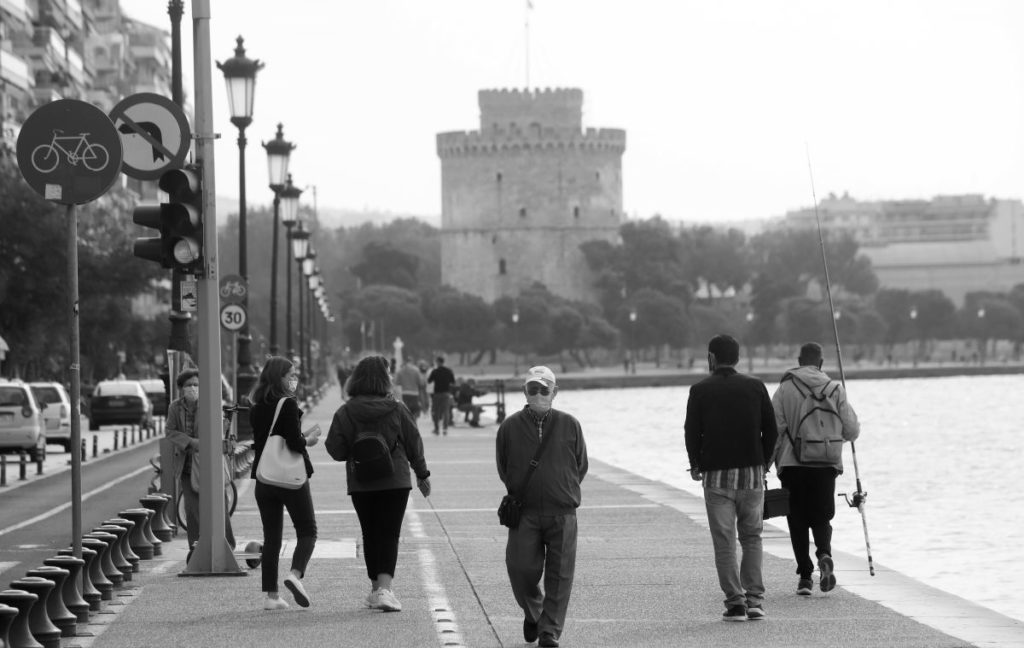 Καθολικό lockdown σε Θεσσαλονίκη και Σέρρες – Επανέρχονται τα SMS, ανοιχτά τα σχολεία