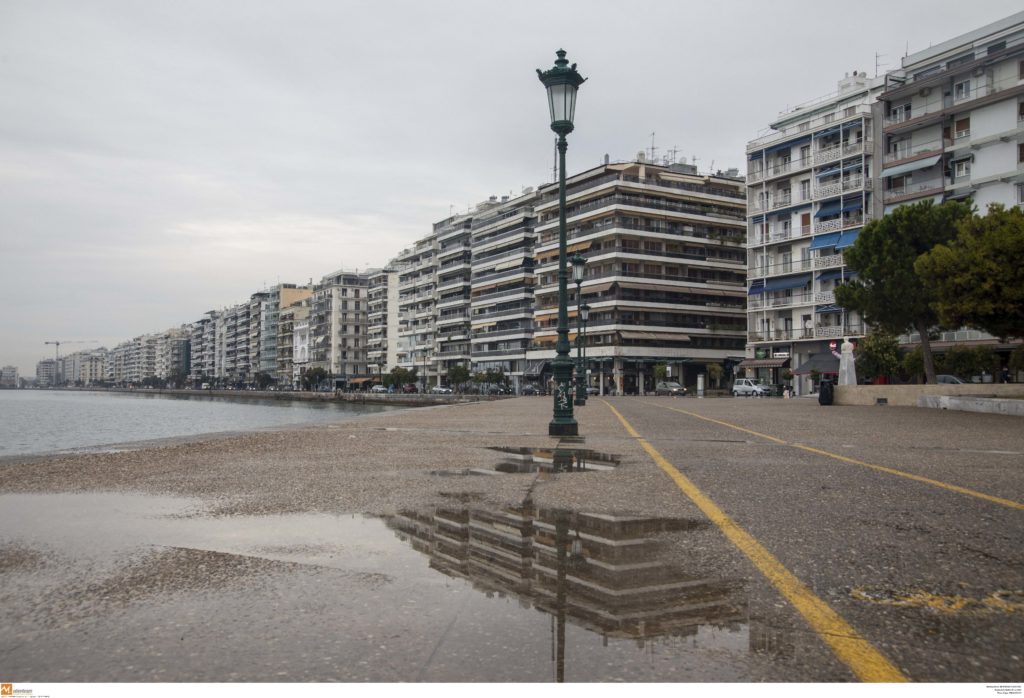 Φωτογραφίες από την έρημη Θεσσαλονίκη – Θυμίζουν μέρες Μαρτίου