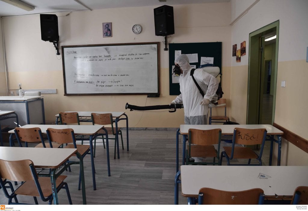 Κορονοϊός: Άκαρπη η σύσκεψη Κεραμέως – λοιμωξιολόγων για το άνοιγμα των σχολείων