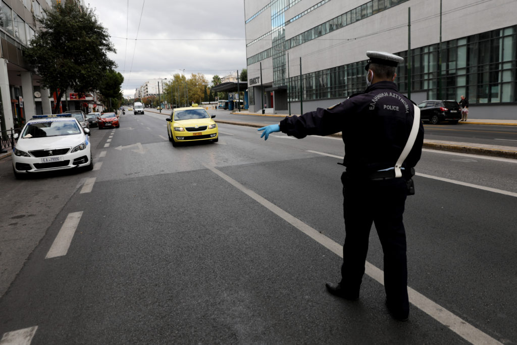 Lockdown: Πρώτη εργάσιμη ημέρα – Πώς θα γίνεται η μετάβαση σε δημόσιες υπηρεσίες και εργασία