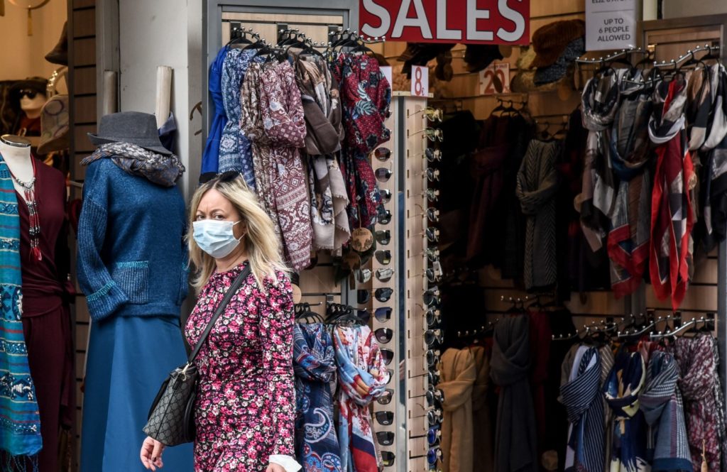 Καρκινοβατεί από τώρα η χριστουγεννιάτικη αγορά