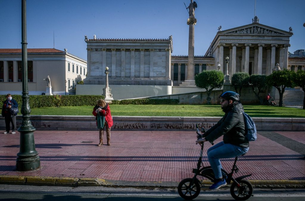 Κορονοϊός: 1490 νέα κρούσματα – Στο «κόκκινο» οι ΜΕΘ με 239 διασωληνωμένους – «Μαύρο» ρεκόρ με 41 θάνατους σε 24 ώρες