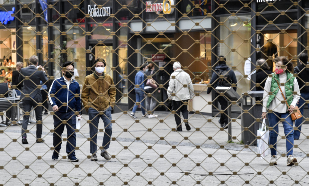 Τα νέα περιοριστικά μέτρα σε Γαλλία και Γερμανία πλήττουν σοβαρά την καταναλωτική εμπιστοσύνη