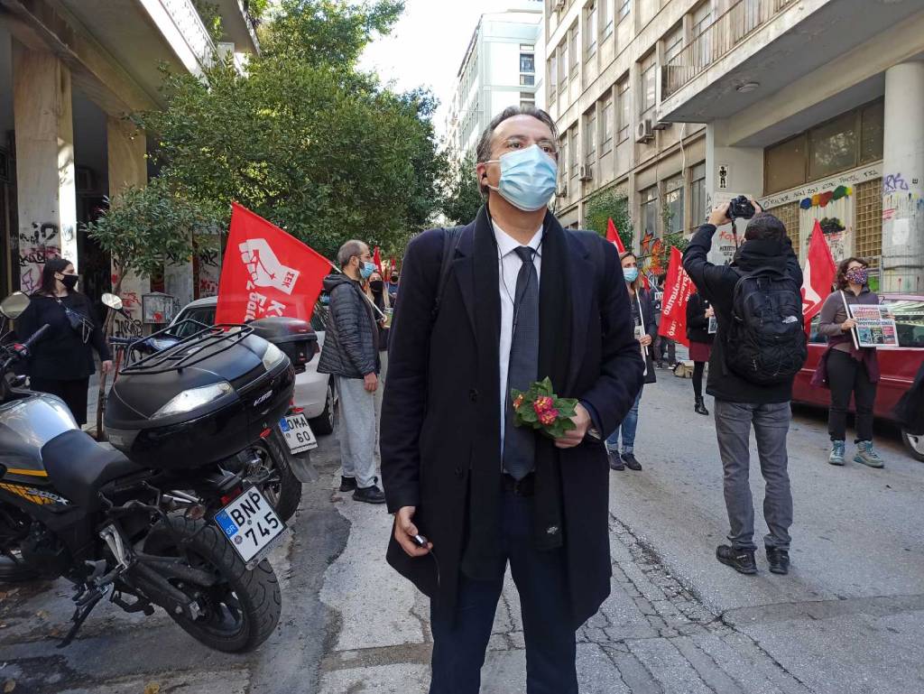 Συνέλαβαν και σέρνουν σε δίκη ακόμα και τους δικηγόρους Θ. Καμπαγιάννη και Κ. Παπαδάκη