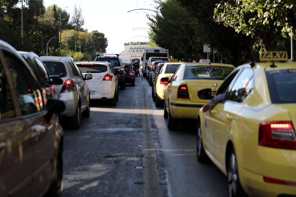 Αμείωτα αλλά με δίμηνη παράταση τα τέλη κυκλοφορίας