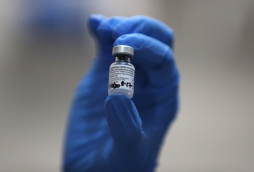 Εγκρίθηκε η χρήση του εμβολίου της Pfizer/BioNTech στον Καναδά