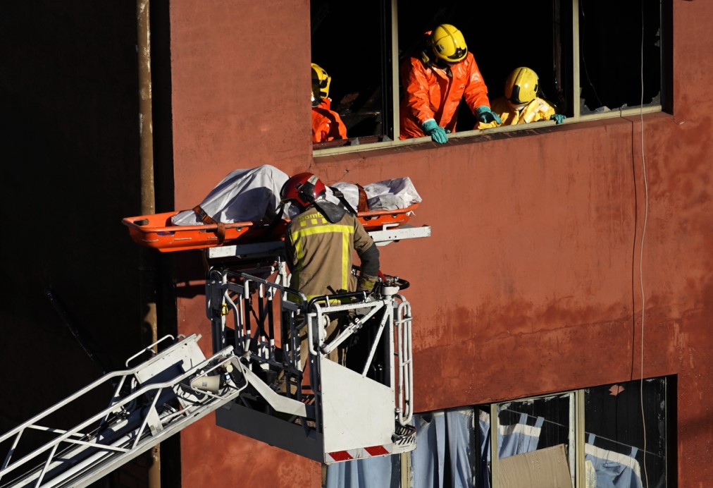 Ισπανία: Πυρκαγιά σε εγκαταλελειμμένη αποθήκη – Τουλάχιστον τρεις νεκροί και δεκάδες τραυματίες