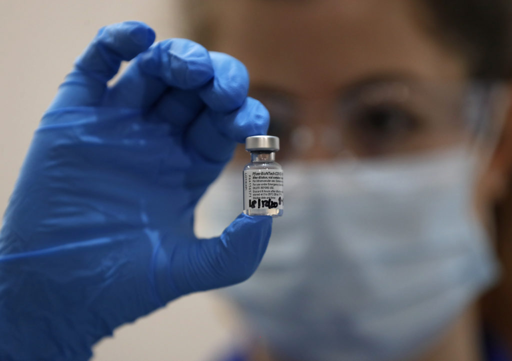 ΗΠΑ: Εγκρίθηκε η «κατεπείγουσα χρήση» του εμβολίου των Pfizer/BioNTech