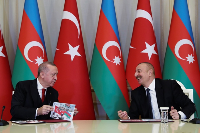 Κόντρα Τουρκίας – Αζερμπαϊτζάν για ένα …ποίημα του Ερντογάν