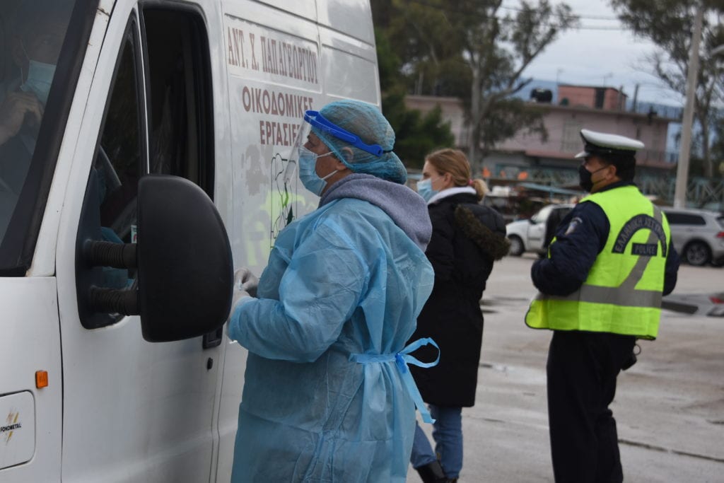 Κορονοϊός: Εντοπίστηκαν 42 κρούσματα στα drive through tests του ΕΟΔΥ