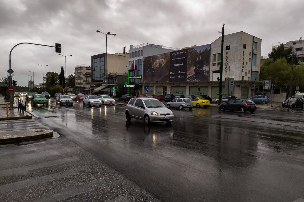 Καιρός: Ισχυρές βροχές και καταιγίδες σε ολόκληρη τη χώρα – Πού θα «χτυπήσει» η κακοκαιρία τις επόμενες ώρες