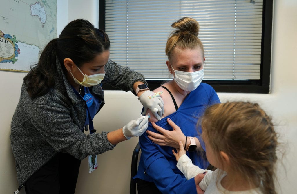 Κορονοϊός: ΗΠΑ και Καναδάς ξεκίνησαν τους εμβολιασμούς