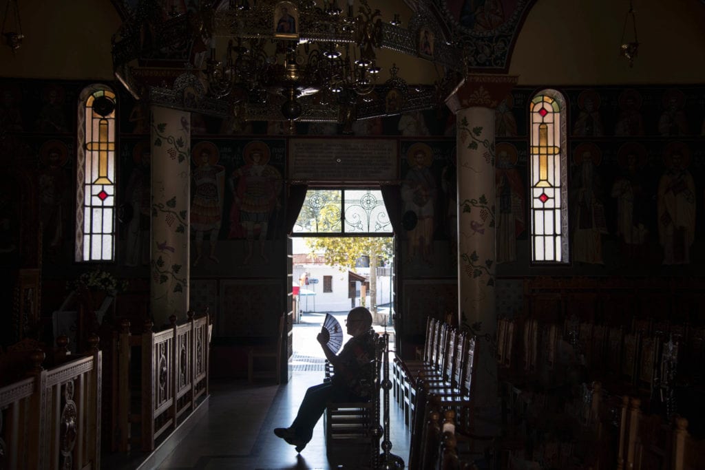 Κορονοϊός: «Καμπάνα» 1.500 ευρώ σε εκκλησία στο Κορωπί – Η Μητρόπολη επιτίθεται στην κυβέρνηση