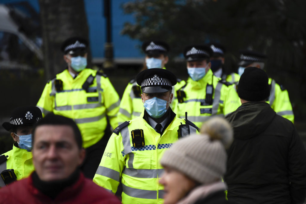 Βρετανία: Παρέμβαση της αστυνομίας σε αυτοσχέδιο πάρτι 100 ατόμων