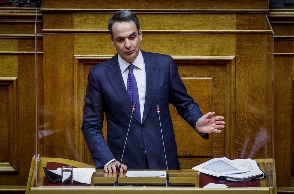 Έκαναν παρατήρηση σε φωτογράφο επειδή γύρισε την πλάτη του την ώρα που μιλούσε ο Κυρ. Μητσοτάκης στη Βουλή