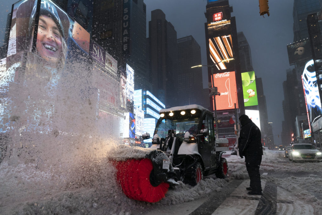 Στα λευκά η Νέα Υόρκη, μετά τη χιονοθύελλα που έπληξε τις βορειοανατολικές ΗΠΑ (Photos)