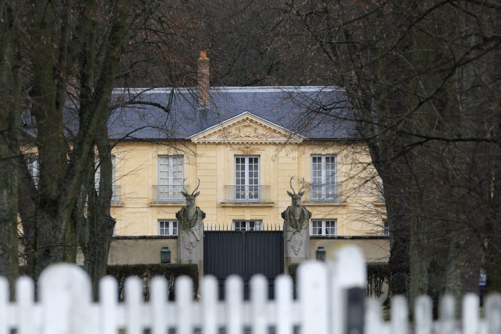 Γαλλία-κορονοϊός: Ο πρόεδρος Μακρόν απομονώθηκε σε επίσημη, προεδρική κατοικία κοντά στο Παρίσι