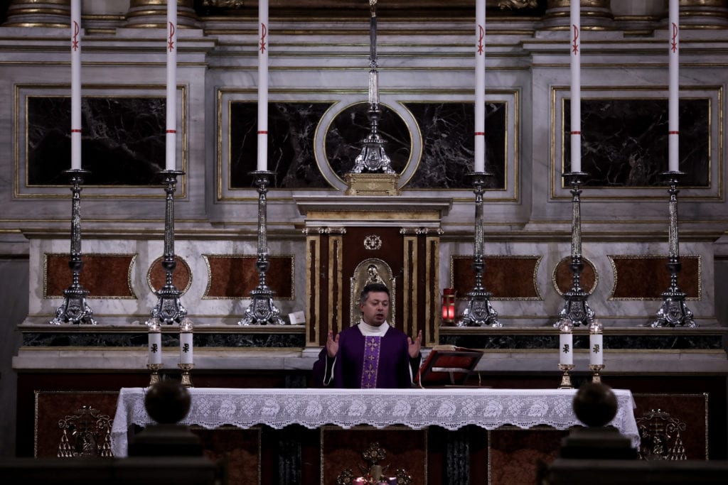 Μέσω «youtube» η λειτουργία από τον καθολικό Ναό του Αγίου Διονυσίου