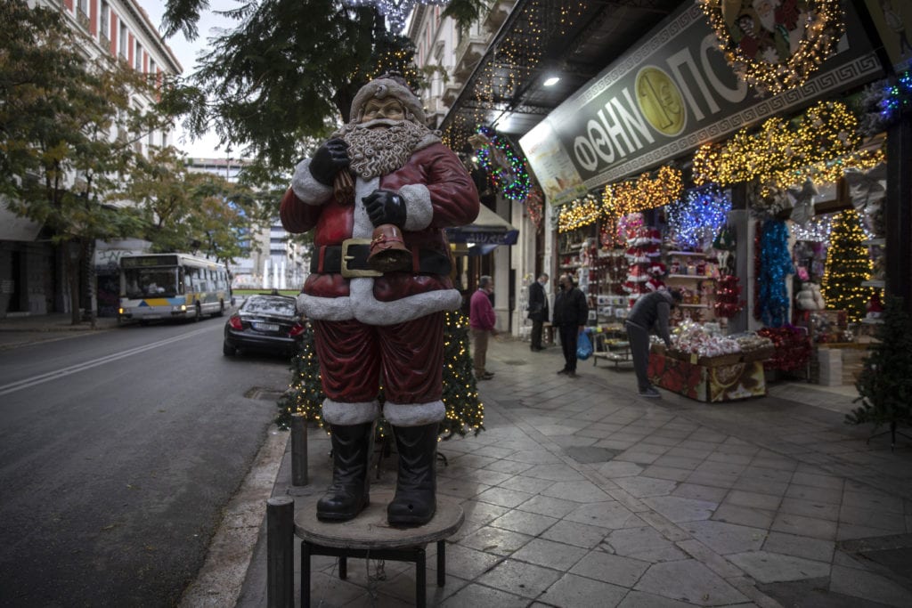 Ανοικτό το ενδεχόμενο πιο αυστηρών περιορισμών για την Πρωτοχρονιά – «Μη χαλαρώνετε» λέει η κυβέρνηση