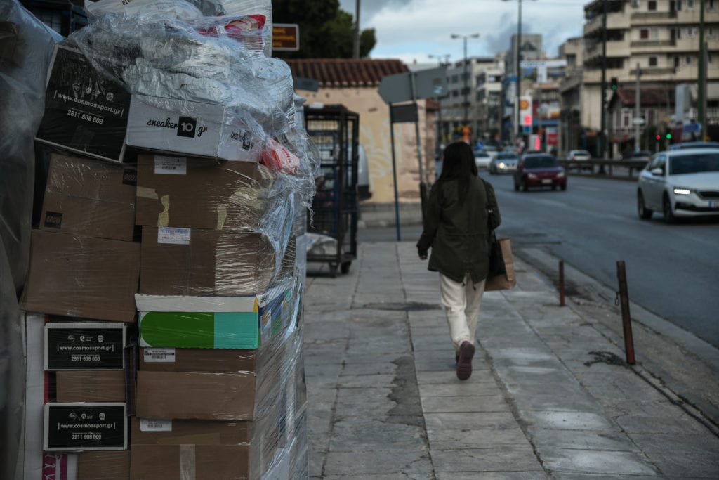 Πότε οι καταναλωτές δικαιούνται αποζημίωση αν καθυστερήσει η εταιρεία κούριερ