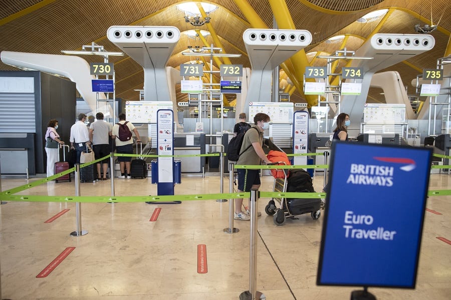 Ισπανία: Πλήρης αποκλεισμός ταξιδιωτών από τη Βρετανία από την Τρίτη