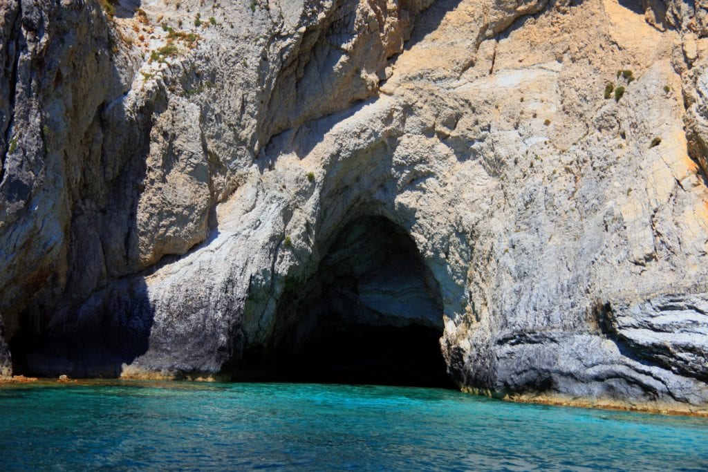 Ταξιδεύοντας σε ένα άγνωστο νησί στις εσχατιές της Ελλάδας (Video)