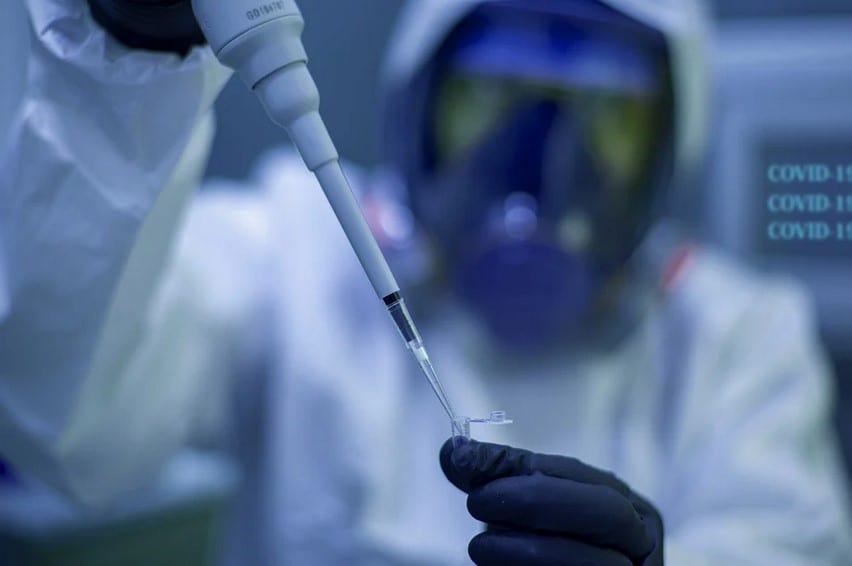Κορονοϊός: Εκκίνηση με… ελάχιστα εμβόλια – Παραμένει η πίεση στο ΕΣΥ