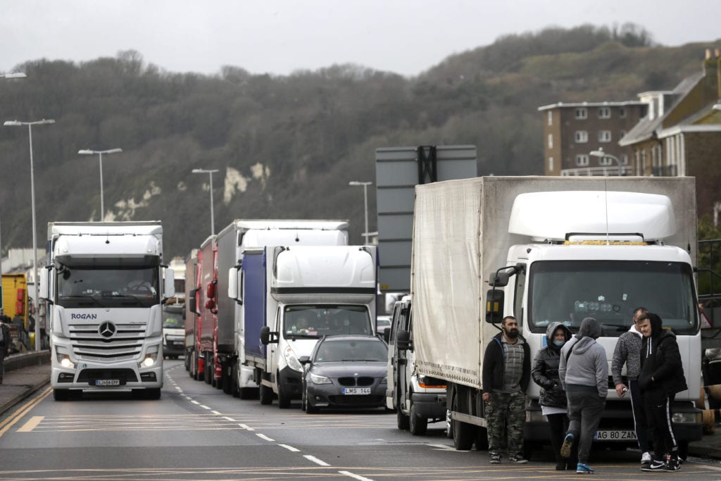 Βρετανία – Γαλλία: Άνοιξε το λιμάνι του Ντόβερ και ξαναρχίζει η κίνηση φορτηγών