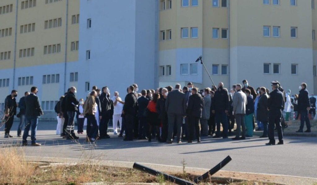 Εικόνες συνωστισμού στην περιοδεία Μητσοτάκη στη Βέροια (Photos)