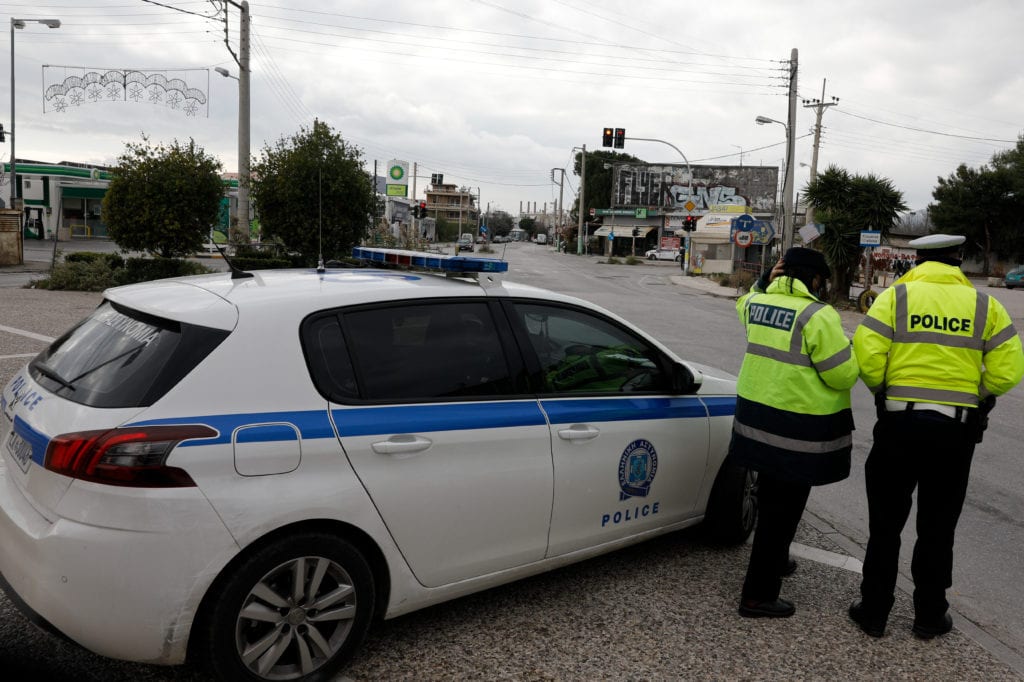 Παραμονή Χριστουγέννων με αυστηρούς ελέγχους, απειλές και πρόστιμα