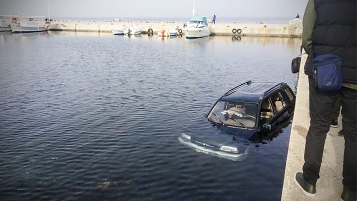 Θεσσαλονίκη: Πτώση αυτοκινήτου στον Θερμαϊκό – Σώος ο οδηγός και το κατοικίδιό του