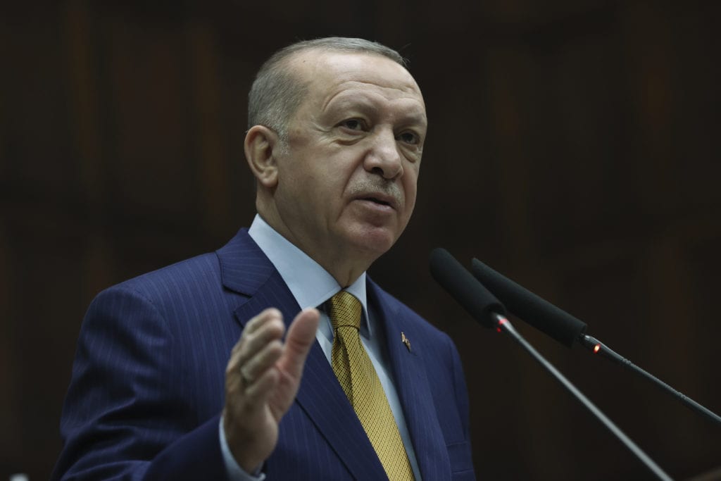 Αντεπίθεση Ερντογάν: Η Τουρκία θα σπάσει το οικονομικό «τρίγωνο του διαβόλου»