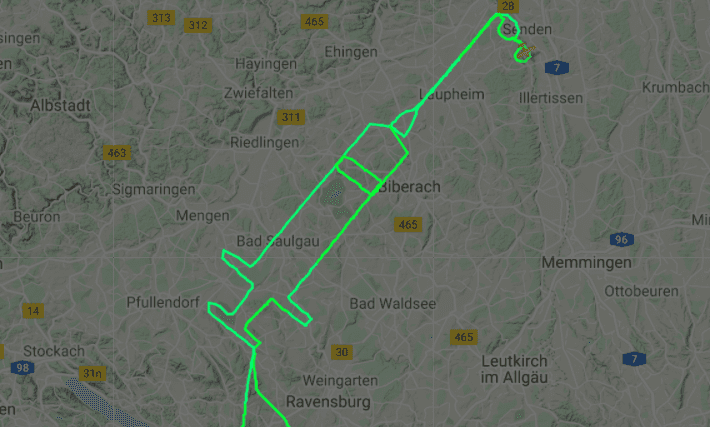 Γερμανία: Πιλότος «ζωγράφισε» μια τεράστια σύριγγα στον ουρανό της Βαυαρίας