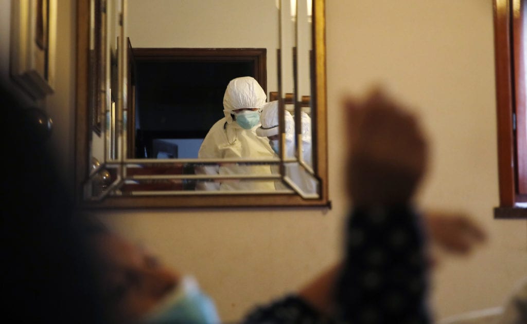 Ιταλία: Από την αρχή της πανδημίας μολύνθηκαν με κορονοϊό σχεδόν 90.000 γιατροί και νοσηλευτές