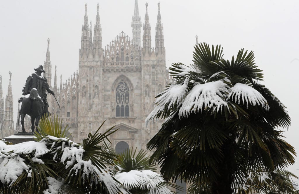 Ιταλία: Σπάνια χιονόπτωση στο Μιλάνο – Ξύπνησε ντυμένο στα λευκά