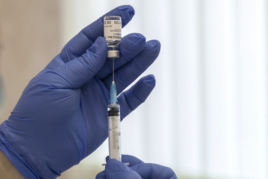 Ρωσία: Ο συνδυασμός των εμβολίων Sputnik-V και AstraZeneca θα προστατεύει από τον κορονοϊό για δύο χρόνια