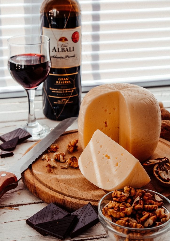 Κρασί και τυρί: Γιατί κάνουν τόσο καλή… παρέα;