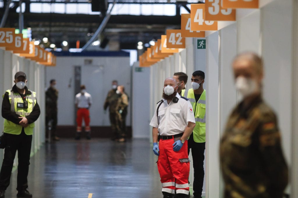 Γερμανία: Πολιτική διαμάχη με αφορμή την οργάνωση του εμβολιασμού κατά του κορονοϊού