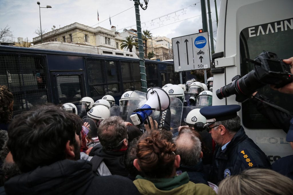 Διακριτή η κοινωνική αμφισβήτηση στις κυβερνητικές πολιτικές