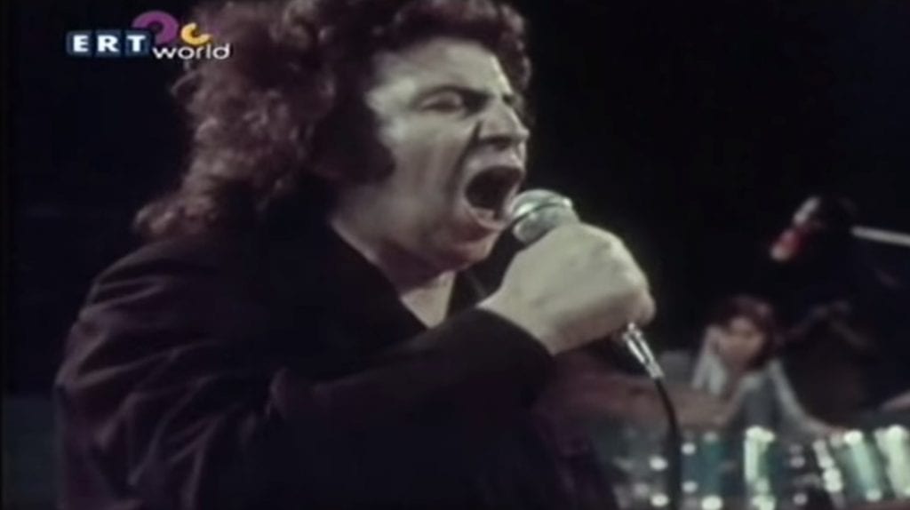 Μίκης Θεοδωράκης: Όταν με τις μουσικές και τη φωνή του ξεσήκωνε έναν ολόκληρο λαό (Video)