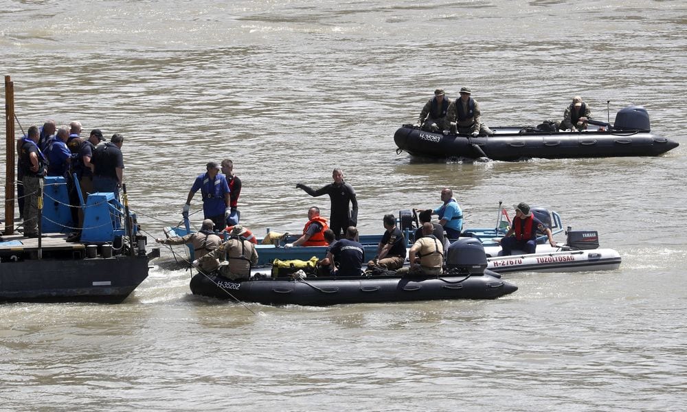 Βουδαπέστη: Ξεκίνησε η διαδικασία της ανέλκυσης του πλοίου που βυθίστηκε στον Δούναβη