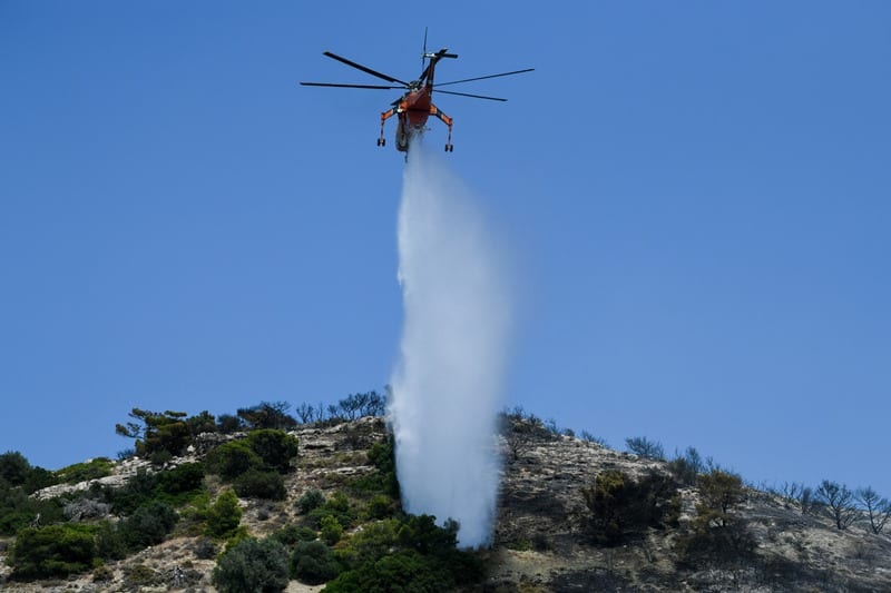 Σε εξέλιξη πυρκαγιά στη Σταμάτα Αττικής