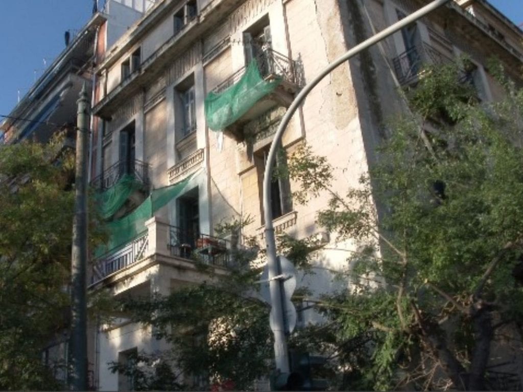 Τέσσερις συλλήψεις από εκκένωση κατάληψης κτιρίου δίπλα στην ΑΣΟΕΕ – Τα «ευρήματα» της ΕΛΑΣ (Photos+Video)