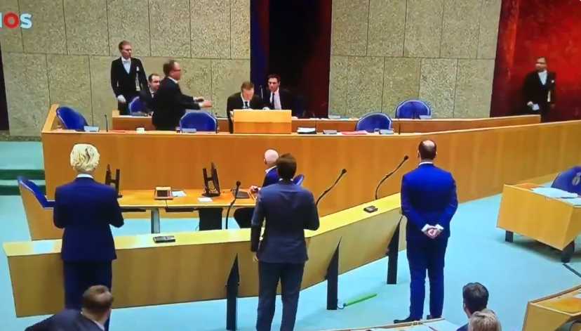 Ο Ολλανδός υπουργός Ιατρικής Περίθαλψης κατέρρευσε κατά τη διάρκεια συζήτησης για τον κορονοϊό στη Βουλή (Video)