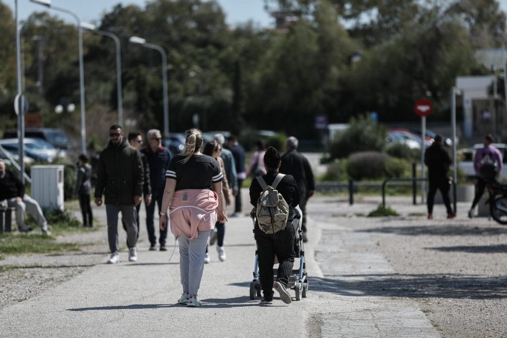 Μέτρα για τον κορονοϊό: Τέλος από Πέμπτη οι συναθροίσεις άνω των 10 ατόμων – Περιορισμοί στις μετακινήσεις