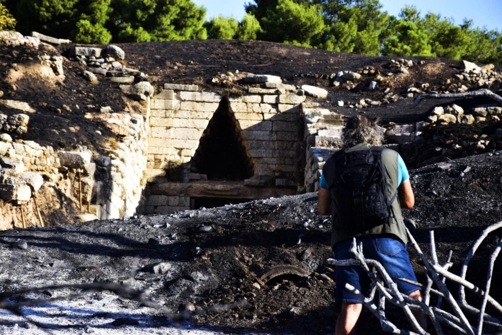 Μυκήνες: Οι όμορφοι αρχαιολογικοί χώροι όμορφα μαυρίζουν, για το υπουργείο Πολιτισμού (Photos)