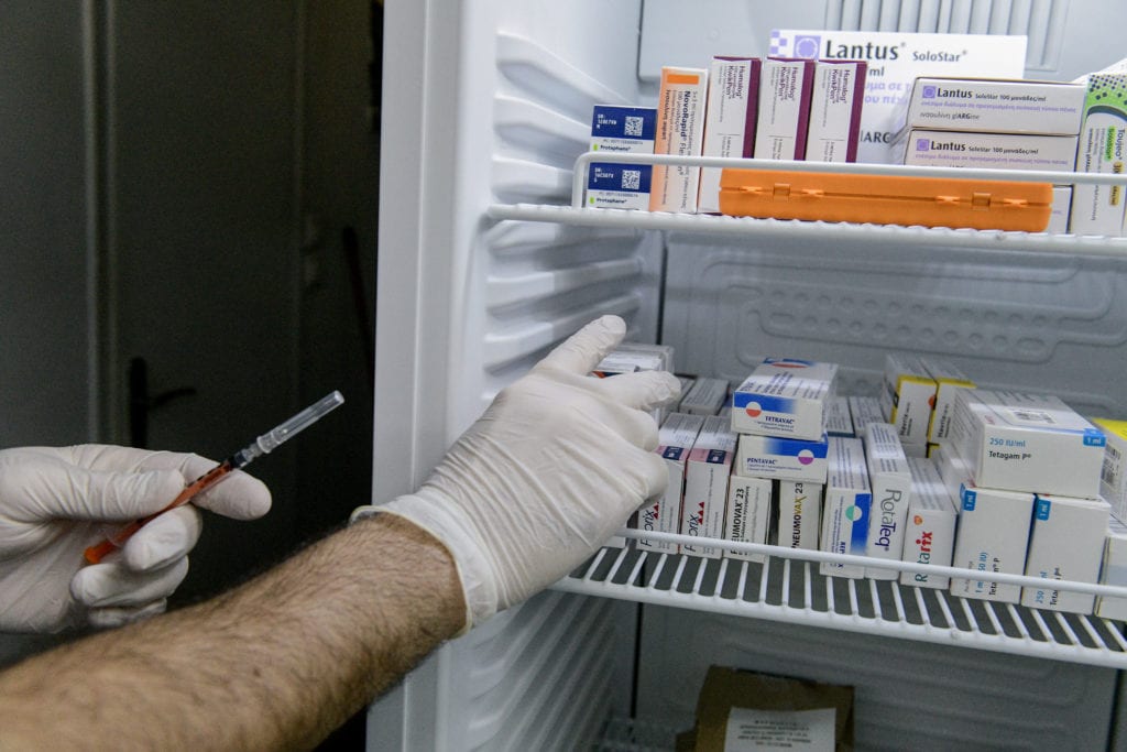 Deutsche Welle: «Ζητείται εμπιστοσύνη» για το εμβόλιο